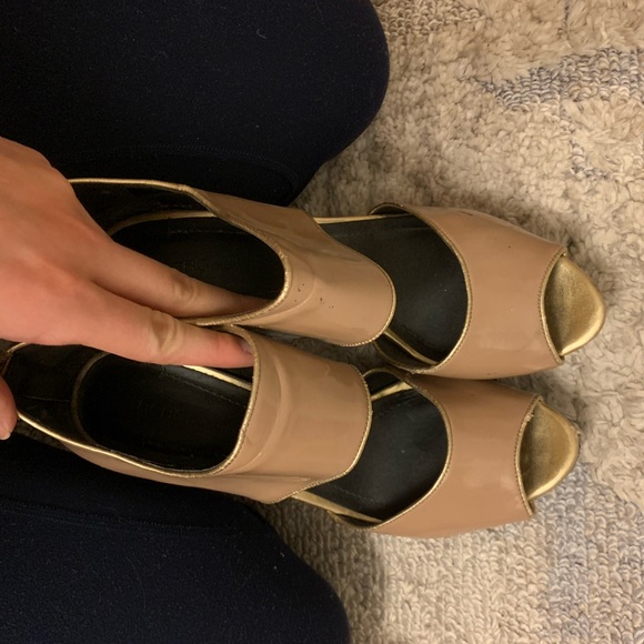 Nude BCBG Platform Heels (8.5) - Picture 2 of 5